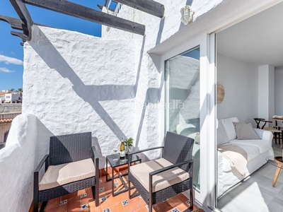 Apartamento , vistas al mar, 2 dormitorios, , primera línea, frente a la playa, terraza en Estepona