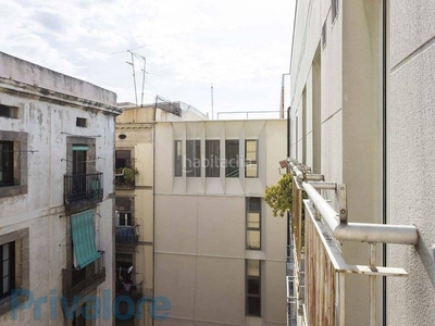 Ático luminoso piso con terraza en c/rull (el Gòtic) junto a c/d'obradors en Barcelona