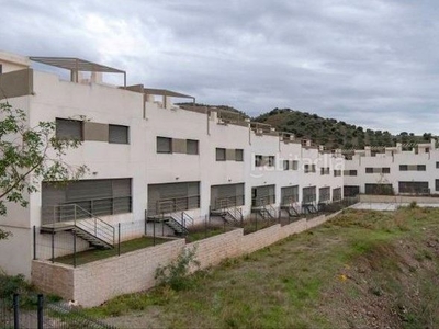 Casa adosada con 3 habitaciones con parking, aire acondicionado y vistas al mar en Chilches