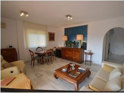 Casa adosada con 4 habitaciones con piscina y aire acondicionado en Fuengirola