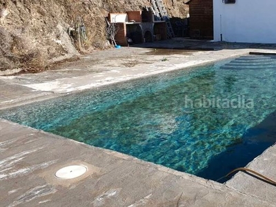 Casa amueblada con piscina, jardín y vistas a la montaña en Frigiliana