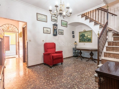 Casa se vende casa 138 m2 4 habitaciones, 2 baños, patio, solarium y trastero en Sevilla