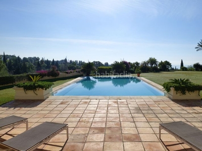 Casa villa de 5 dormitorios hill club con vistas panorámicas al mar en Marbella