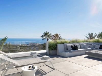 Chalet casa / villa en excelentes condiciones de 4 dormitorios con 126m² terraza en venta en sierra blanca en Málaga