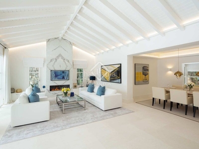Chalet casa / villa en excelentes condiciones de 5 dormitorios con 56m² terraza en venta en nueva andalucía en Marbella