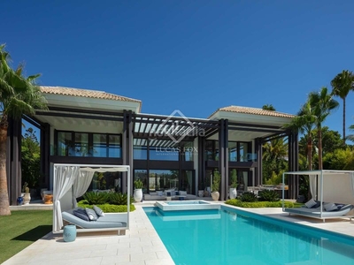 Chalet casa / villa en excelentes condiciones de 6 dormitorios con 410m² terraza en venta en nueva andalucía en Marbella