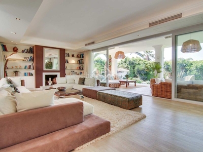 Chalet casa / villa en excelentes condiciones de 9 dormitorios en venta en nagüeles en Marbella