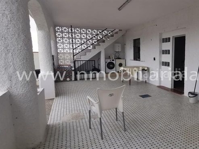 Chalet con 3 habitaciones amueblado con piscina y calefacción en Riba - roja de Túria