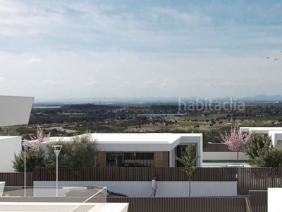 Chalet con 3 habitaciones con piscina y jardín en Murcia