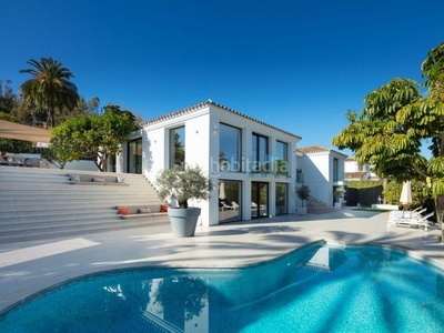 Chalet con 4 habitaciones amueblado con parking, piscina, calefacción y aire acondicionado en Marbella
