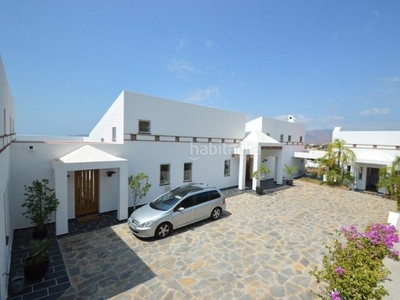 Chalet con 4 habitaciones con parking, piscina, aire acondicionado y vistas a la montaña en Mijas