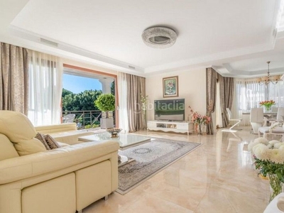 Chalet con 5 habitaciones con parking, piscina, calefacción y aire acondicionado en Marbella