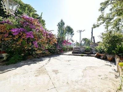 Chalet con jardín, piscina, terraza y zona de aparcamiento en Gandia