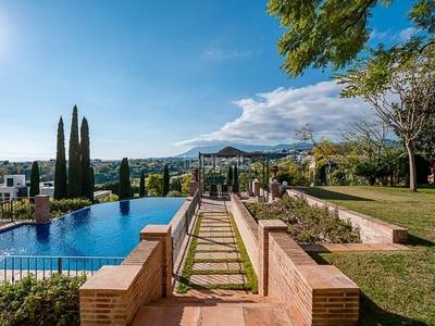 Chalet hermosa villa de lujo de estilo andaluz en venta en Los Flamingos golf en Benahavís