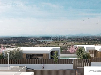 Chalet moderno chalet con piscina privada y gran jardín en altaona golf, en Murcia