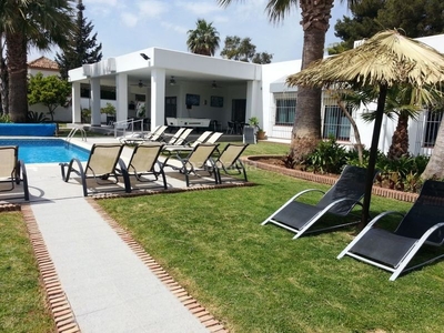 Chalet v-3353923
villa - chalet, nagüeles, costa del sol.
10 dormitorios, 8.5 baños, construidos 526 m², terraza 74 m², jardin/terreno 1900 m². en Marbella