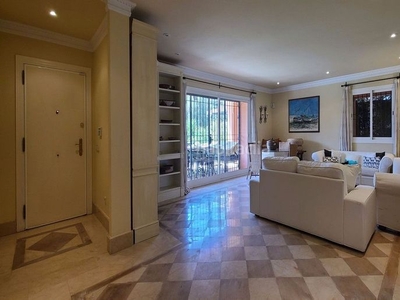 Chalet villa aislada de 5 dormitorios en the golden mile en Marbella