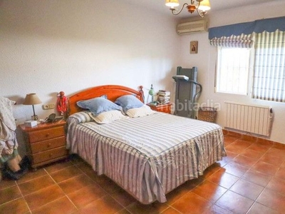 Chalet villa de 3 dormitorios en una sola planta en el centro de Arroyo de la Miel, . en Benalmádena