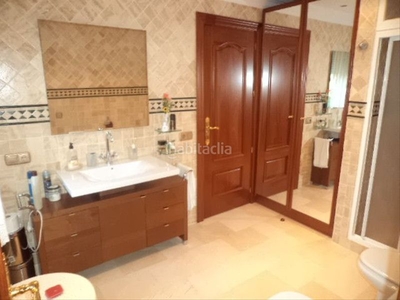 Chalet villa en venta 4 habitaciones 4 baños. en Cabopino - Artola Marbella