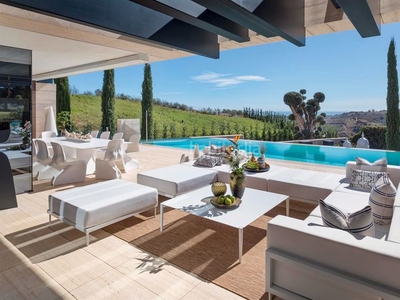 Chalet villa millennium: una obra maestra contemporánea en Mijas