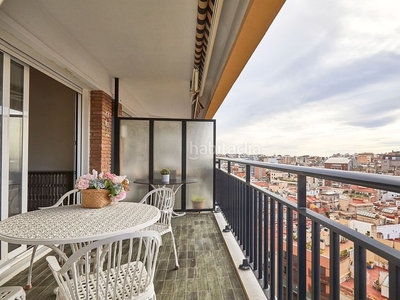 Dúplex atico dúplex con 6 habitaciones, 2 terrazas y parking junto a la plaza kennedy en Barcelona