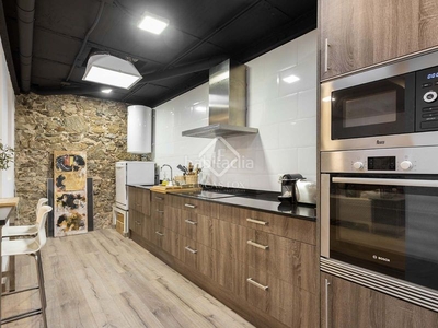 Loft en excelentes condiciones de 2 dormitorios con 10 m² de terraza en venta en gràcia, en Barcelona