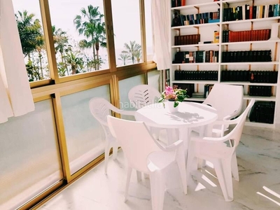 Piso con 2 habitaciones amueblado con ascensor, parking, piscina, aire acondicionado y vistas al mar en Marbella