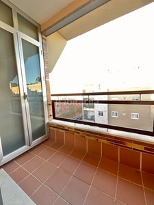 Piso con 3 habitaciones amueblado con ascensor, parking, piscina, calefacción y aire acondicionado en Sevilla