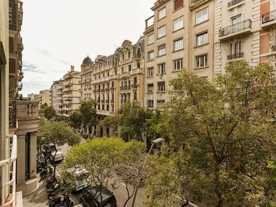Piso con 4 habitaciones con ascensor y calefacción en Barcelona