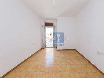 Piso en venta en l'hospitalet de llobregat, con una superficie construida de 46 m2 con salón-comedor, cocina, 2 habitaciones y 1 baño. ideal para parejas. en Hospitalet de Llobregat (L´)