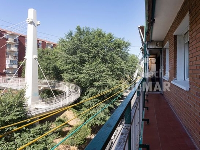 Piso gilmar -río vende piso de 84 metros, tres dormitorios con terraza y totalmente exterior. en Madrid