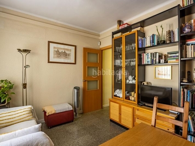 Piso junto metro collblanc y calle de sants, ascensor, balcón, 3 habitaciones en Hospitalet de Llobregat (L´)
