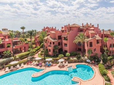 Apartamento en venta en New Golden Mile, Estepona, Málaga