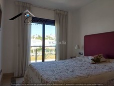 Apartamento venta piso de dos dormitorios en puerto de la duquesa, en Manilva