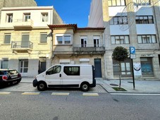 Venta Casa adosada en Sagunto Vigo. Buen estado con balcón calefacción individual 295 m²