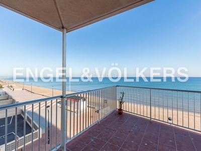 Apartamento estupendo apartamento en primera línea de playa en Sueca