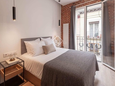 Piso recién reformado de 3 dormitorios en venta en cortes / huertas, en Madrid