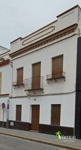 Сasa con terreno en venta en la Calle Canónigo' Dos Hermanas