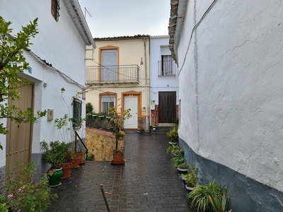 Сasa con terreno en venta en la Calle El Banco' Peal de Becerro