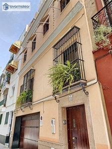 Сasa con terreno en venta en la Calle Redes' Sevilla