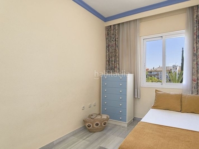 Ático con 3 habitaciones amueblado con parking, calefacción, aire acondicionado, vistas al mar y vistas a la montaña en Marbella