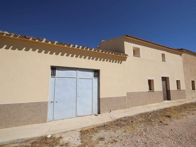 Casa con terreno en Yecla