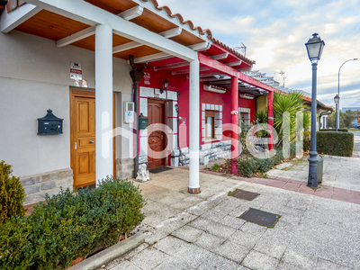 Casa en venta de 143 m² Camino Armentia 6, 1 piso, 01007 Vitoria-Gasteiz (Araba)