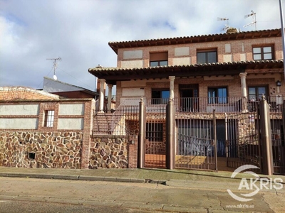 Chalet independiente con terreno en venta en la Calle Viña del Tío Ardón' Guadamur