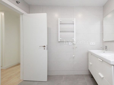Piso con 3 habitaciones con ascensor, calefacción y aire acondicionado en Barcelona