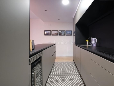 Piso con 3 habitaciones con ascensor, calefacción y aire acondicionado en Barcelona