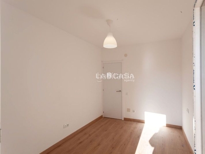 Piso con 3 habitaciones con ascensor y aire acondicionado en Hospitalet de Llobregat (L´)