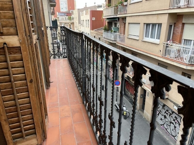 Piso con 3 habitaciones con calefacción en Sants Barcelona