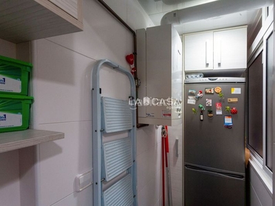 Piso con 3 habitaciones con calefacción y aire acondicionado en Hospitalet de Llobregat (L´)