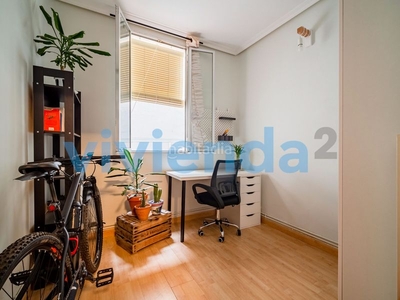 Piso en Acacias, 49 m2, 2 dormitorios, 1 baños, 195.000 euros en Madrid